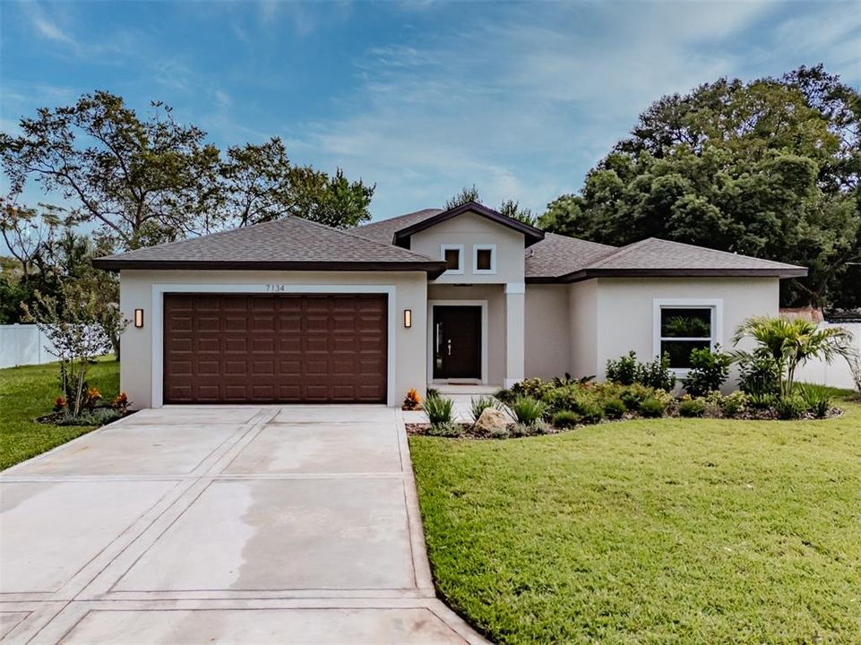 合同活跃: $413,000 (3 贝兹, 2 浴室, 1978 平方英尺)