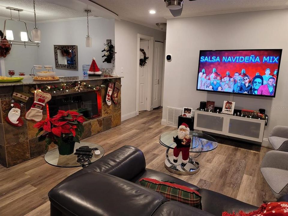 Active With Contract: $359,000 (3 beds, 2 baths, 1182 Square Feet)