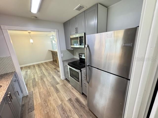 Active With Contract: $359,000 (3 beds, 2 baths, 1182 Square Feet)
