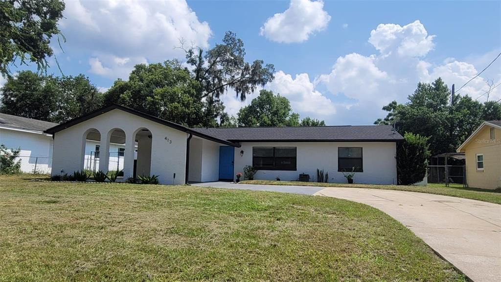 Active With Contract: $359,000 (3 beds, 2 baths, 1182 Square Feet)