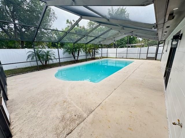 Active With Contract: $359,000 (3 beds, 2 baths, 1182 Square Feet)