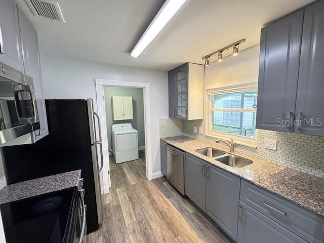 Active With Contract: $359,000 (3 beds, 2 baths, 1182 Square Feet)