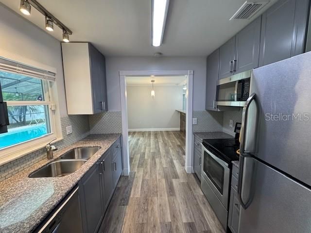 Active With Contract: $359,000 (3 beds, 2 baths, 1182 Square Feet)