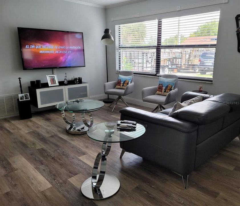 Active With Contract: $359,000 (3 beds, 2 baths, 1182 Square Feet)