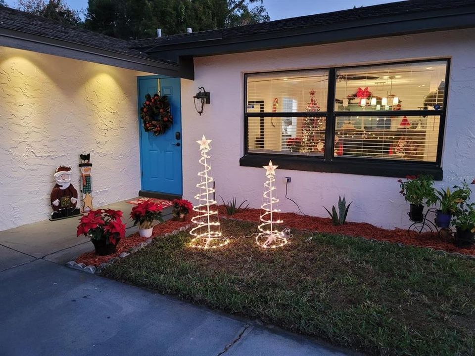 Active With Contract: $359,000 (3 beds, 2 baths, 1182 Square Feet)