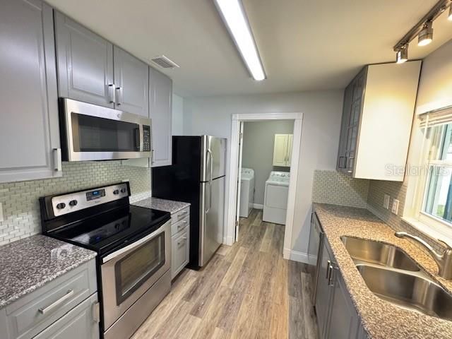 Active With Contract: $359,000 (3 beds, 2 baths, 1182 Square Feet)