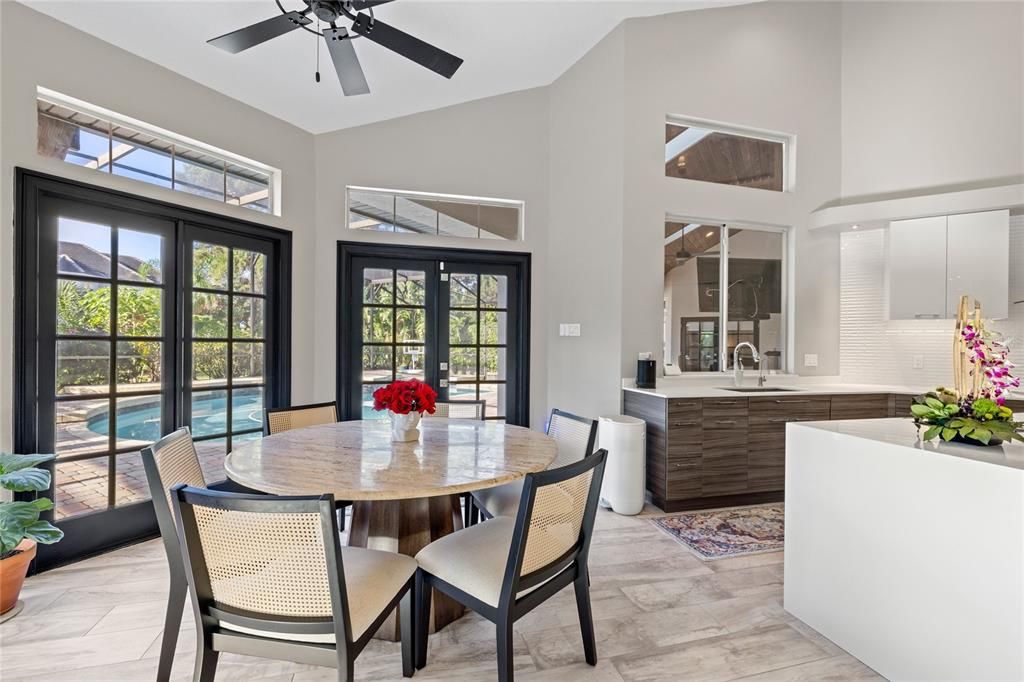 На продажу: $1,725,000 (5 спален, 4 ванн, 4614 Квадратных фут)