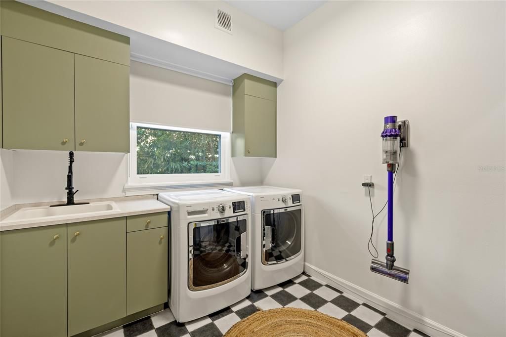 На продажу: $1,725,000 (5 спален, 4 ванн, 4614 Квадратных фут)