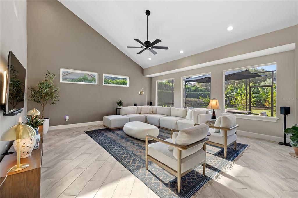 На продажу: $1,725,000 (5 спален, 4 ванн, 4614 Квадратных фут)