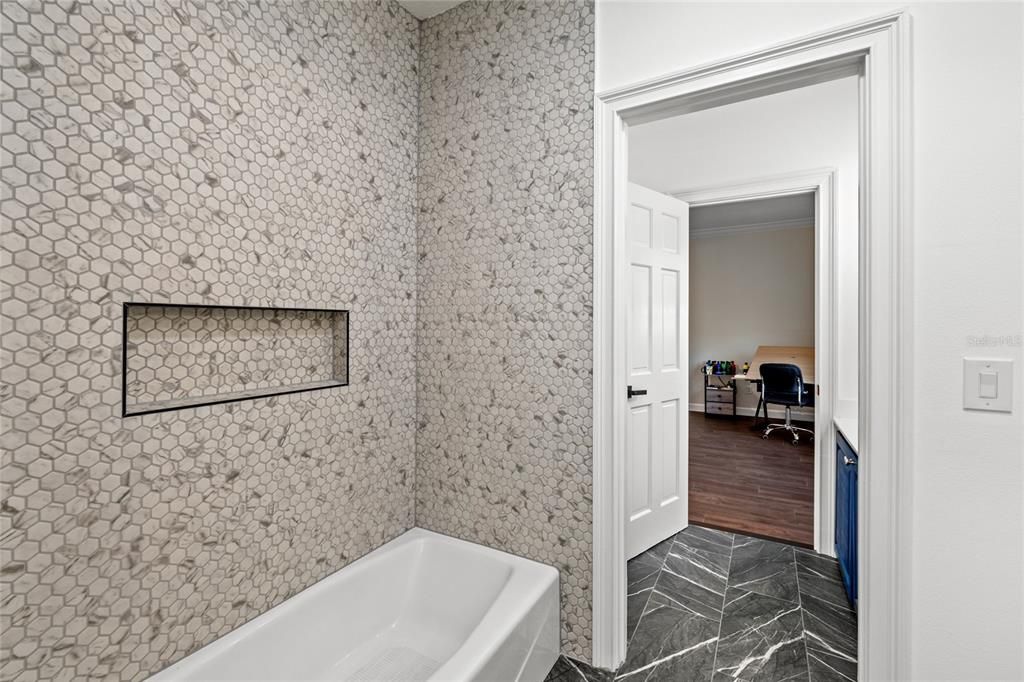 На продажу: $1,725,000 (5 спален, 4 ванн, 4614 Квадратных фут)