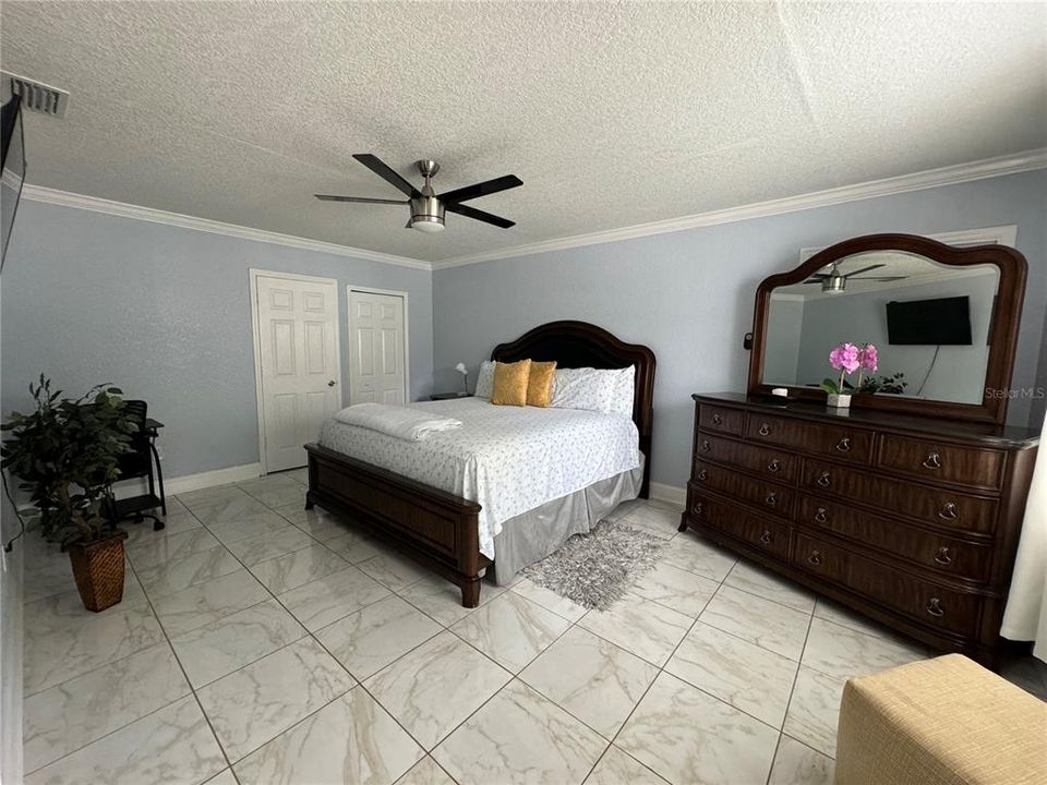 For Sale: $449,900 (3 beds, 2 baths, 1682 Square Feet)