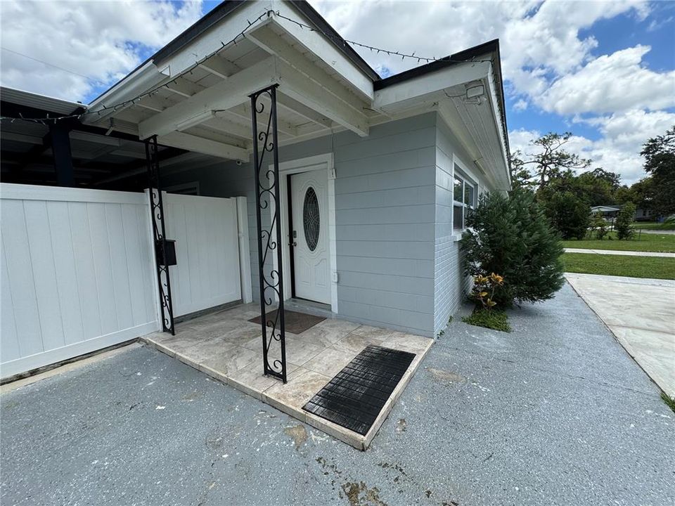 For Sale: $449,900 (3 beds, 2 baths, 1682 Square Feet)