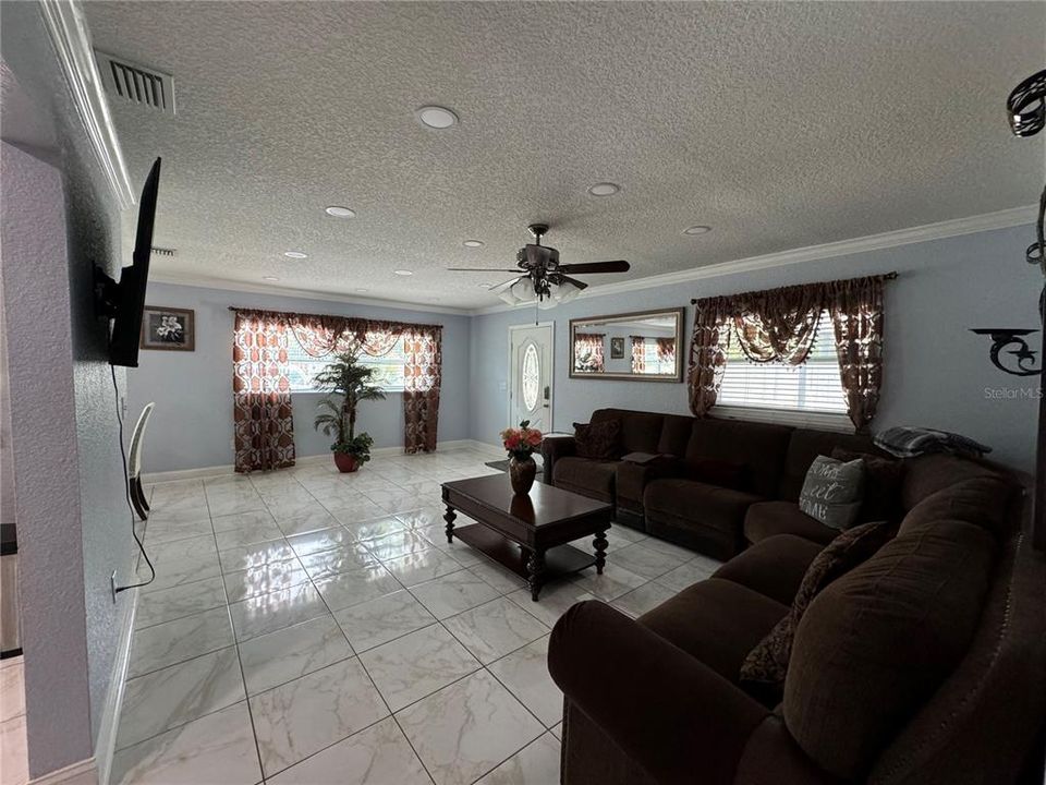 For Sale: $449,900 (3 beds, 2 baths, 1682 Square Feet)