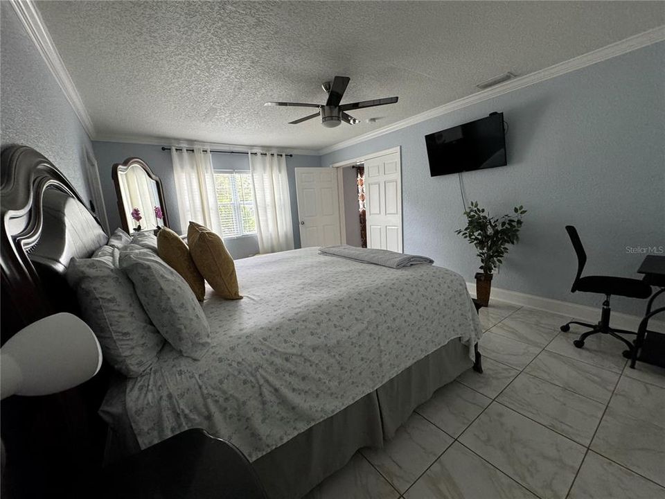 For Sale: $449,900 (3 beds, 2 baths, 1682 Square Feet)