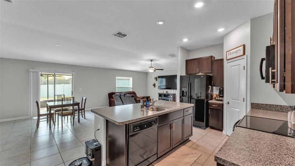 Active With Contract: $321,000 (3 beds, 2 baths, 1580 Square Feet)