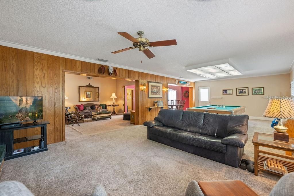 Под контрактом: $1,195,000 (3 спален, 2 ванн, 2152 Квадратных фут)