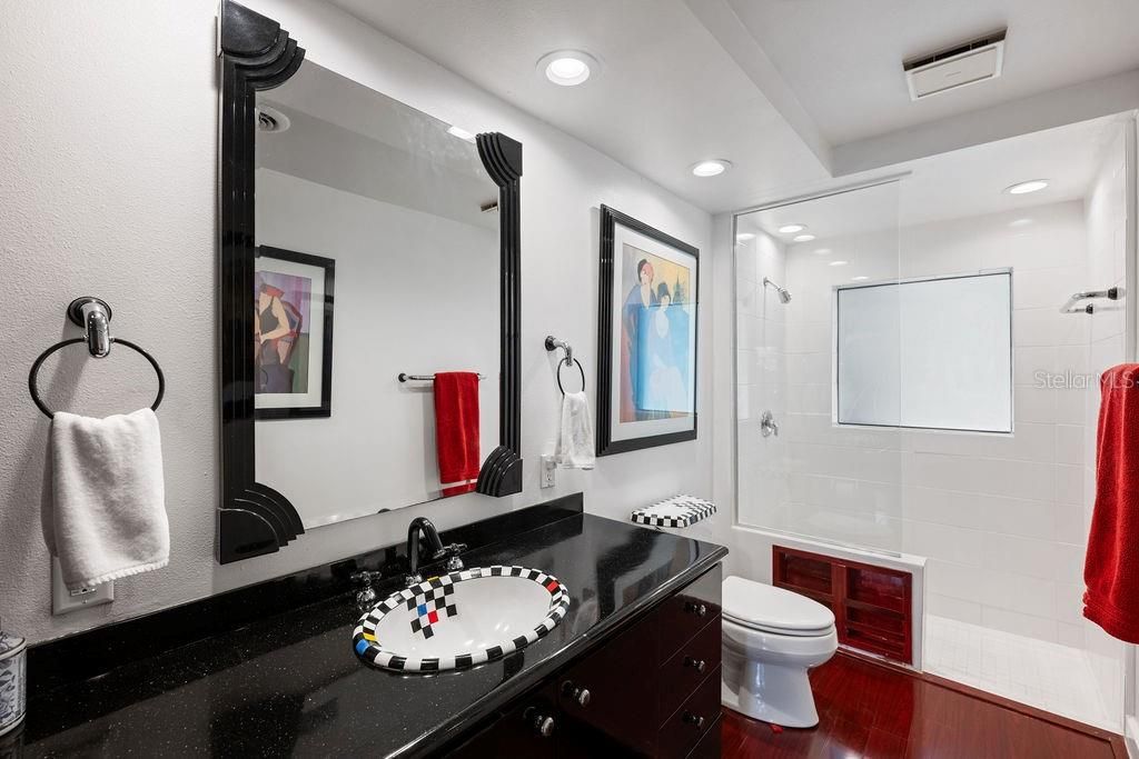 Под контрактом: $1,195,000 (3 спален, 2 ванн, 2152 Квадратных фут)