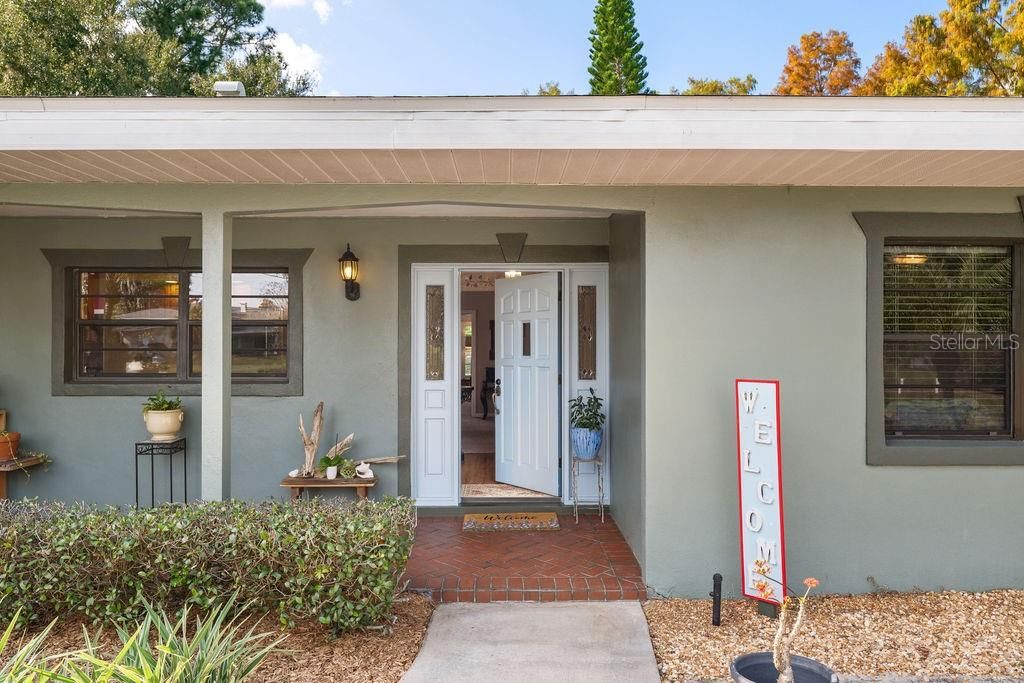 Под контрактом: $1,195,000 (3 спален, 2 ванн, 2152 Квадратных фут)