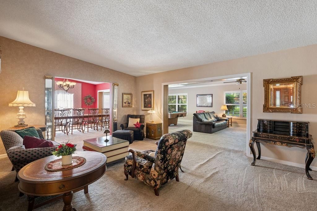 Под контрактом: $1,195,000 (3 спален, 2 ванн, 2152 Квадратных фут)