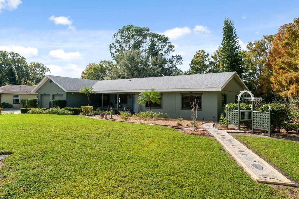 Под контрактом: $1,195,000 (3 спален, 2 ванн, 2152 Квадратных фут)