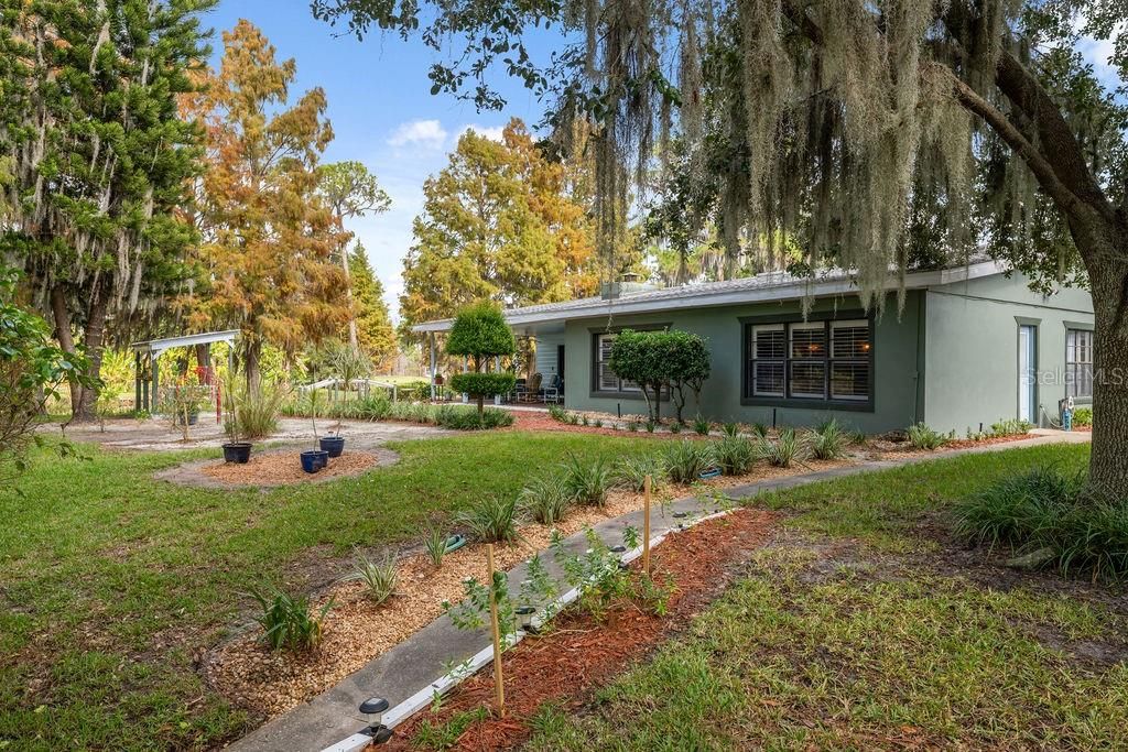 Под контрактом: $1,195,000 (3 спален, 2 ванн, 2152 Квадратных фут)