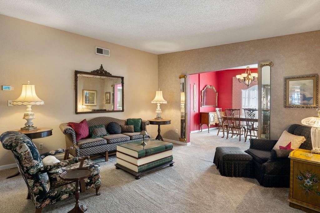 Под контрактом: $1,195,000 (3 спален, 2 ванн, 2152 Квадратных фут)