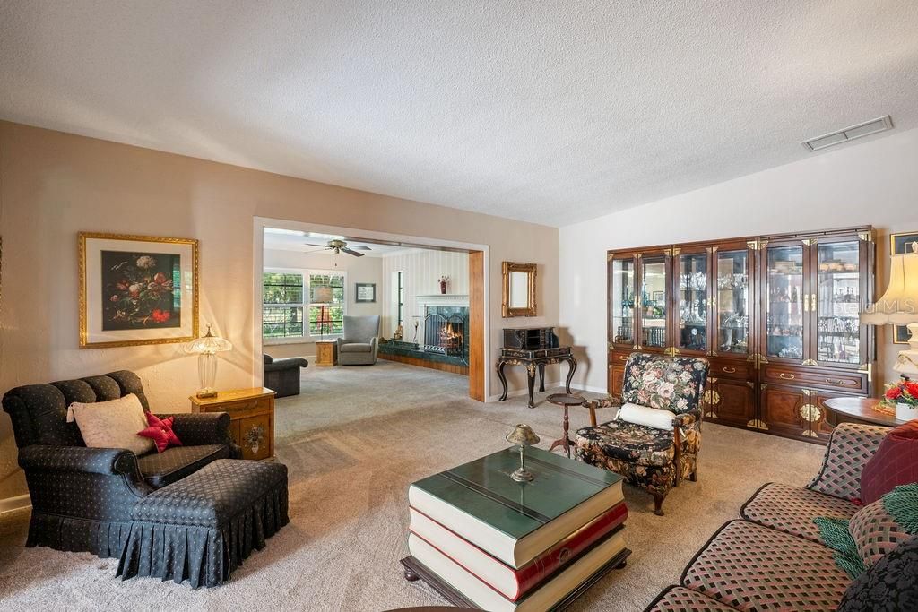 Под контрактом: $1,195,000 (3 спален, 2 ванн, 2152 Квадратных фут)