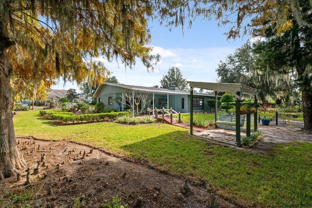 Под контрактом: $1,195,000 (3 спален, 2 ванн, 2152 Квадратных фут)