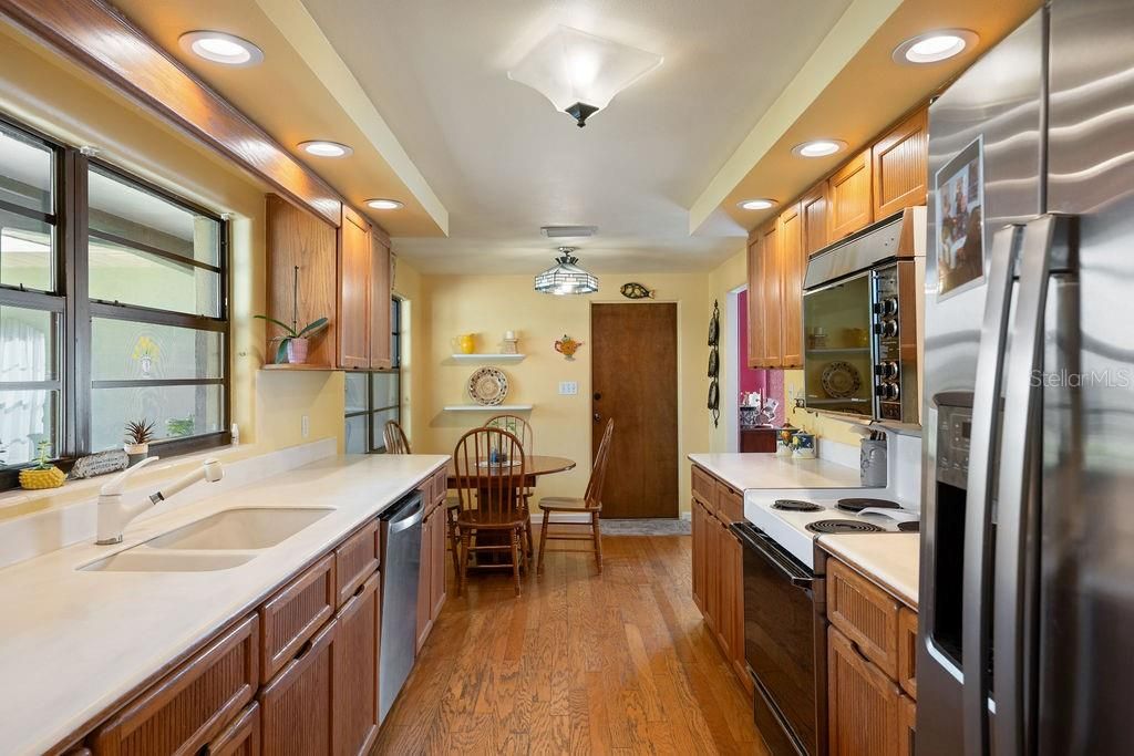 Под контрактом: $1,195,000 (3 спален, 2 ванн, 2152 Квадратных фут)