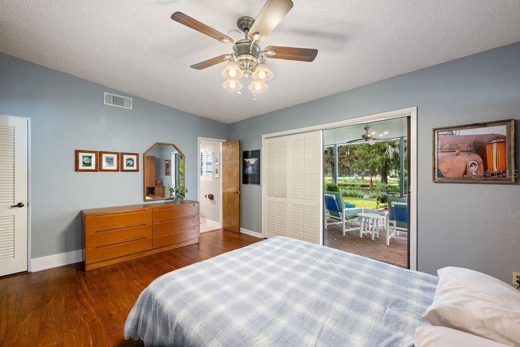 Под контрактом: $1,195,000 (3 спален, 2 ванн, 2152 Квадратных фут)