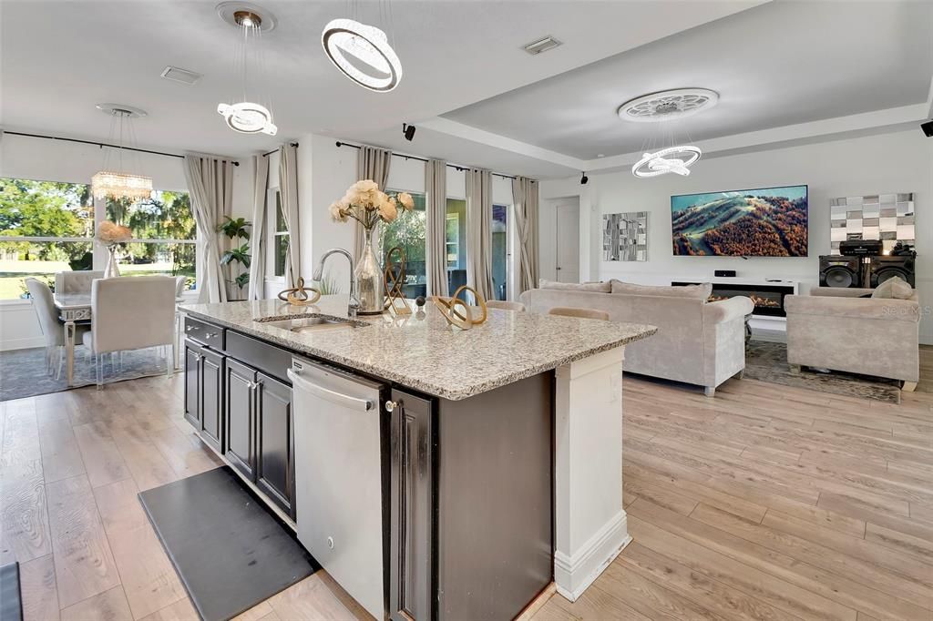 На продажу: $570,000 (3 спален, 3 ванн, 2544 Квадратных фут)