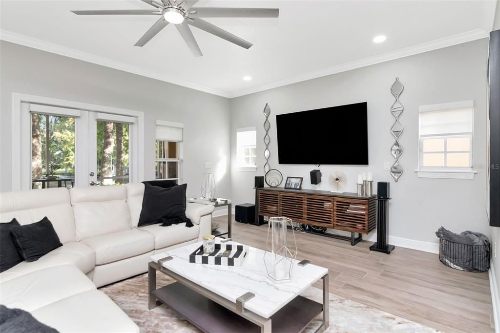 На продажу: $549,999 (3 спален, 2 ванн, 2085 Квадратных фут)