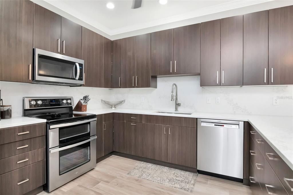 На продажу: $549,999 (3 спален, 2 ванн, 2085 Квадратных фут)