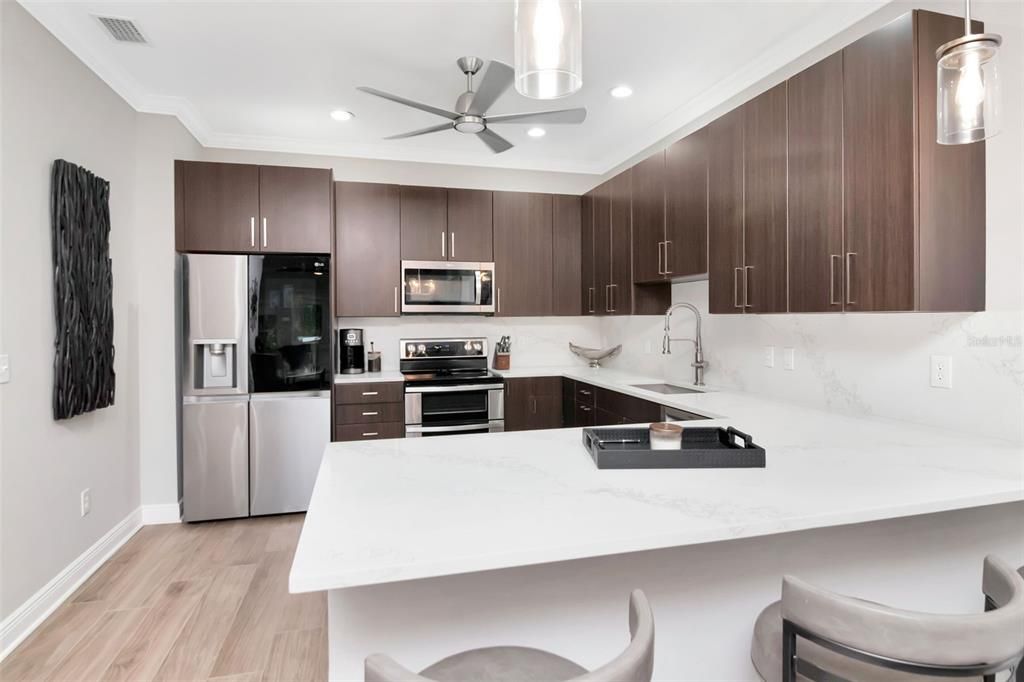 На продажу: $549,999 (3 спален, 2 ванн, 2085 Квадратных фут)