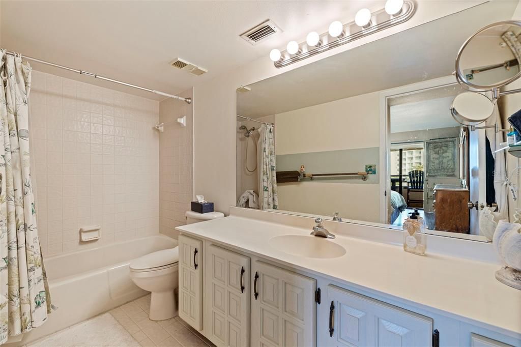 待售: $464,000 (2 贝兹, 2 浴室, 1040 平方英尺)