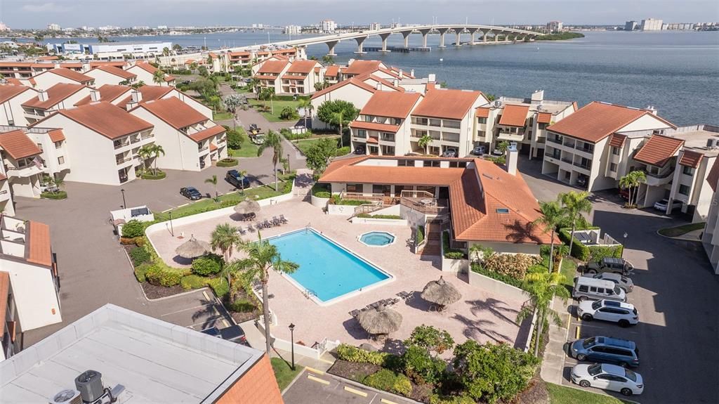 待售: $464,000 (2 贝兹, 2 浴室, 1040 平方英尺)