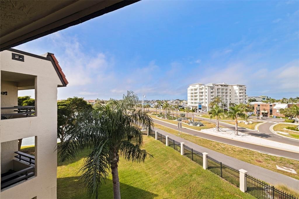 待售: $464,000 (2 贝兹, 2 浴室, 1040 平方英尺)