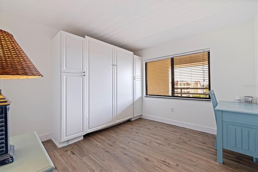 待售: $464,000 (2 贝兹, 2 浴室, 1040 平方英尺)