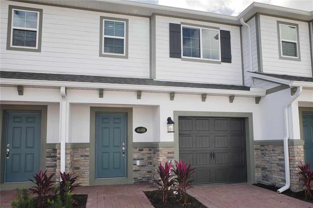 Active With Contract: $2,400 (3 beds, 2 baths, 1379 Square Feet)