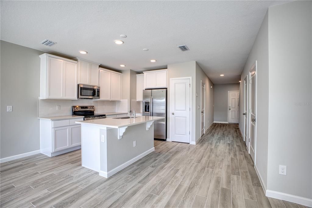 Active With Contract: $2,400 (3 beds, 2 baths, 1379 Square Feet)
