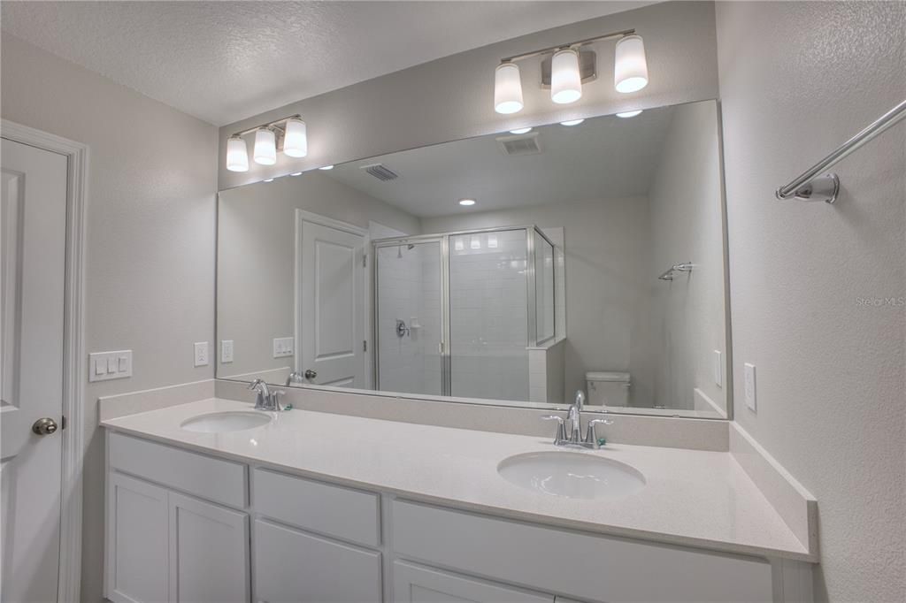 Active With Contract: $2,400 (3 beds, 2 baths, 1379 Square Feet)