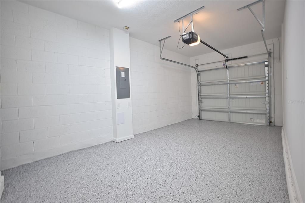 Active With Contract: $2,400 (3 beds, 2 baths, 1379 Square Feet)