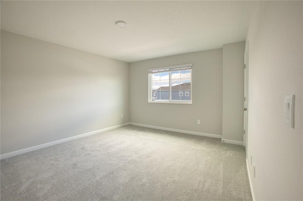 Active With Contract: $2,400 (3 beds, 2 baths, 1379 Square Feet)