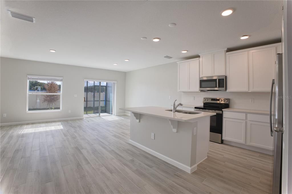 Active With Contract: $2,400 (3 beds, 2 baths, 1379 Square Feet)
