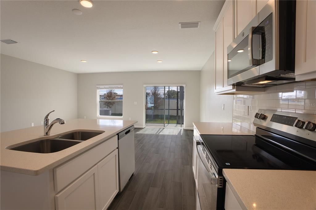Active With Contract: $2,400 (3 beds, 2 baths, 1379 Square Feet)