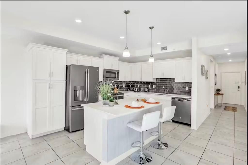 For Rent: $2,100 (2 beds, 2 baths, 1196 Square Feet)