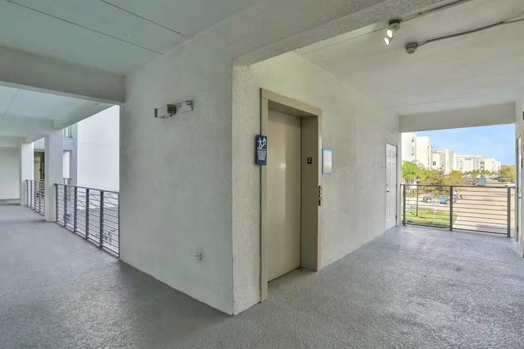 For Rent: $2,100 (2 beds, 2 baths, 1196 Square Feet)