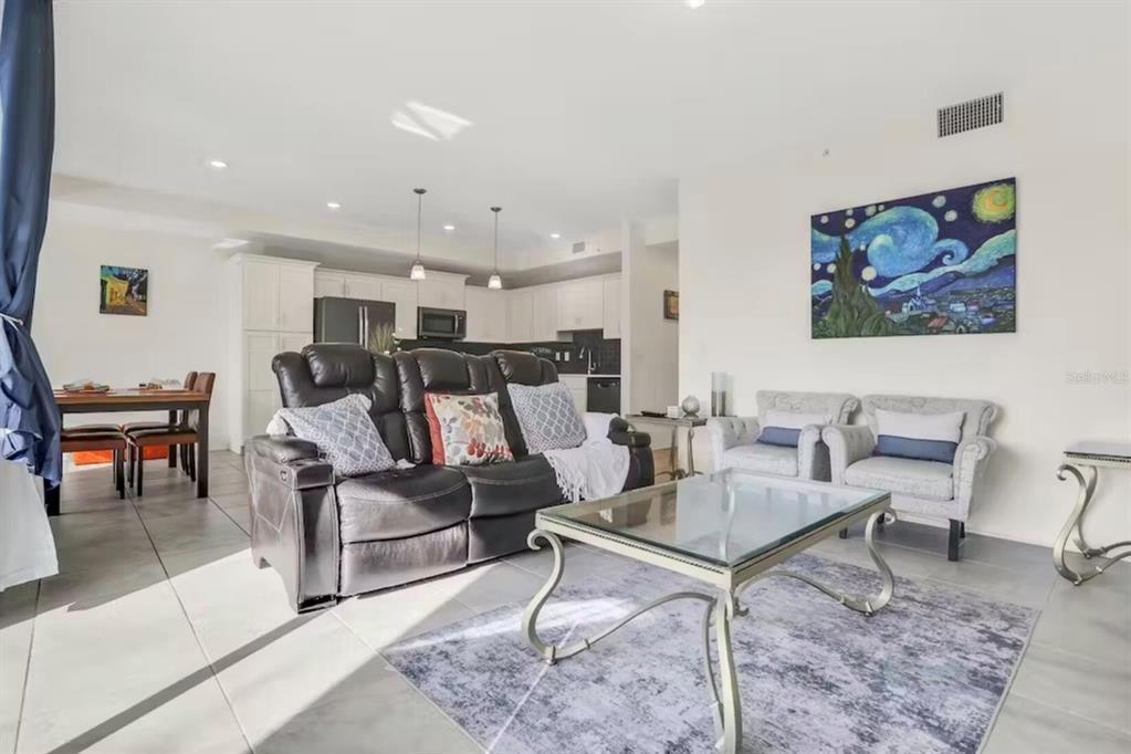 For Rent: $2,100 (2 beds, 2 baths, 1196 Square Feet)