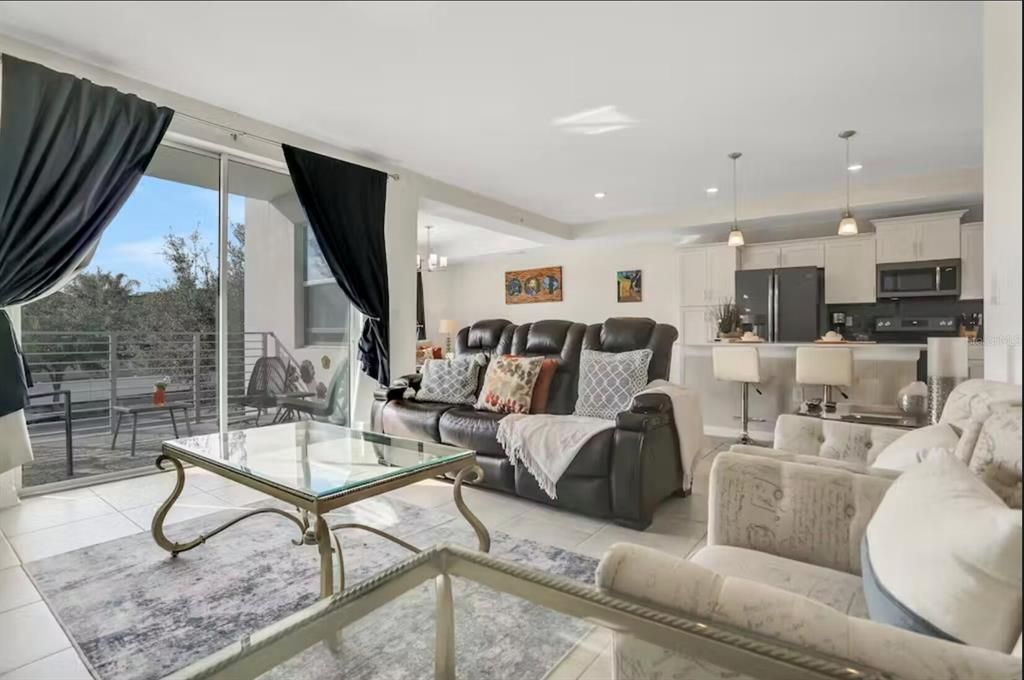 For Rent: $2,100 (2 beds, 2 baths, 1196 Square Feet)