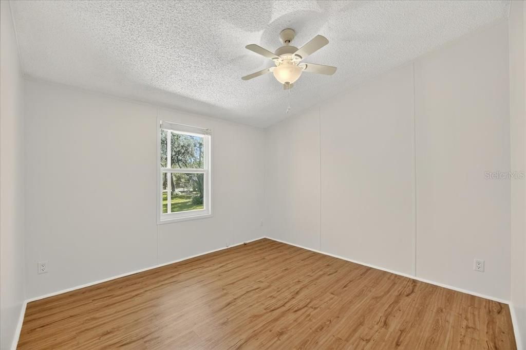 Под контрактом: $275,000 (3 спален, 2 ванн, 1512 Квадратных фут)